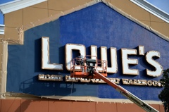 LOWE'S