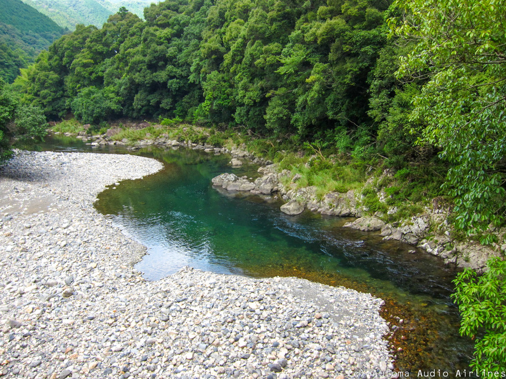 黒尊川　翡翠色の淵