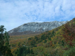 青空と大山と紅葉