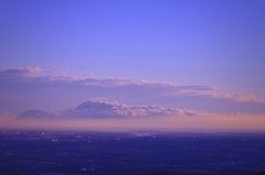 覆いかぶさる雲