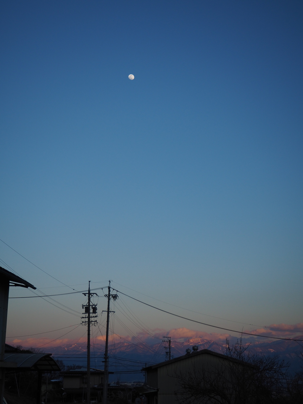 夕焼けの真上に