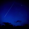 月　飛行機雲