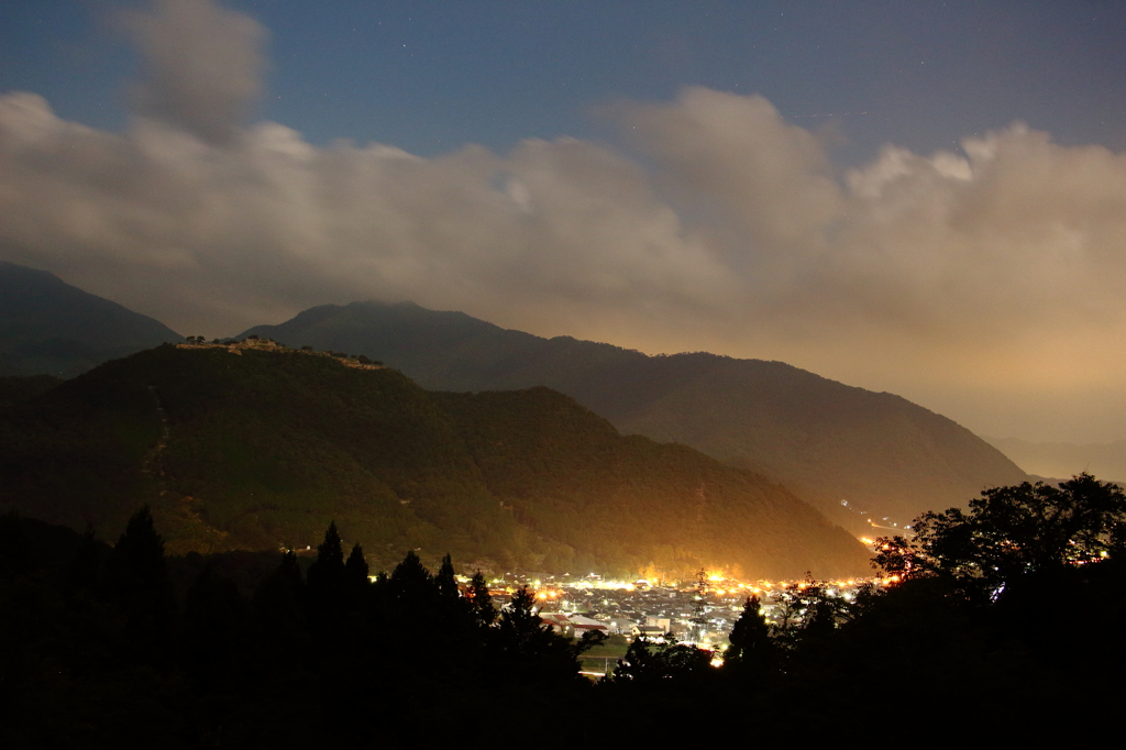 虎臥城~城下町の夜景添え~