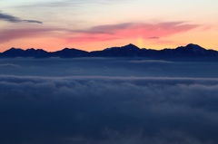 飯縄山山頂（南峰）から見た後立山連峰の夕焼け