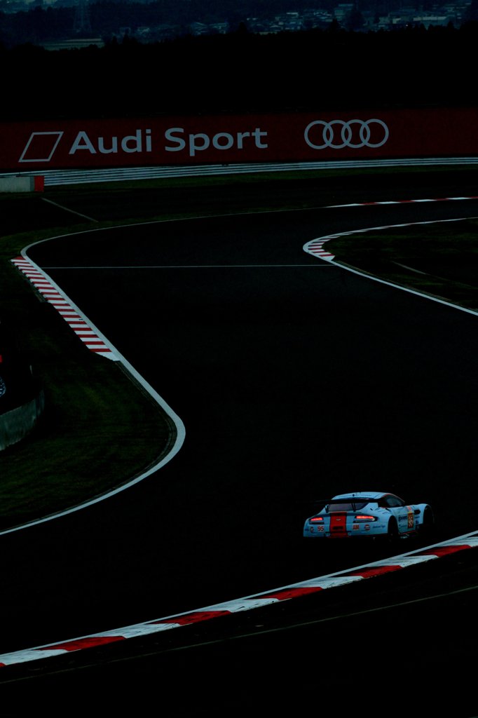 サーキットの夕暮れ