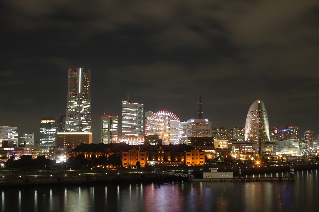 横浜港　大桟橋からの夜景