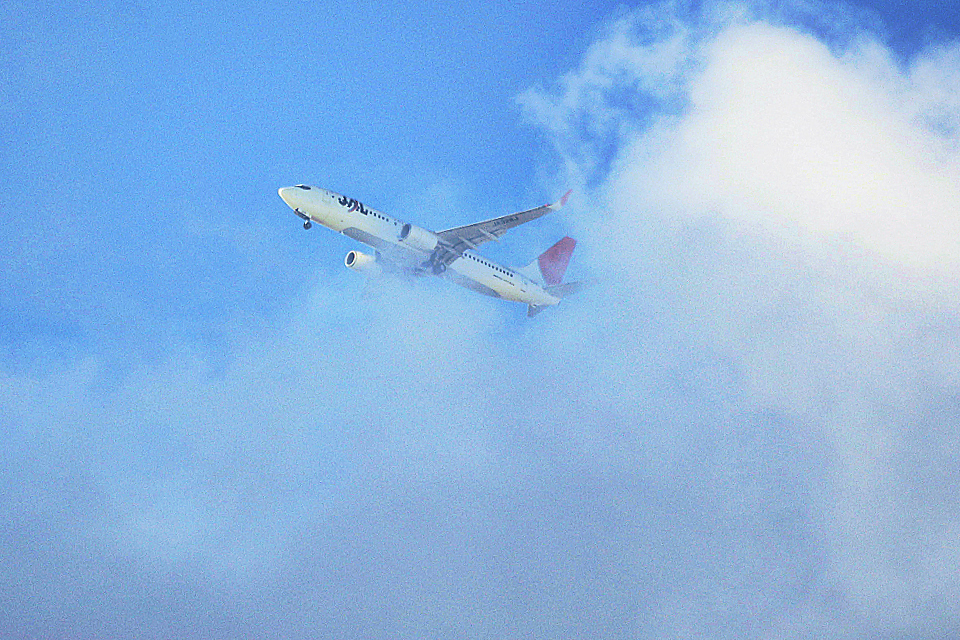 雲を抜けて