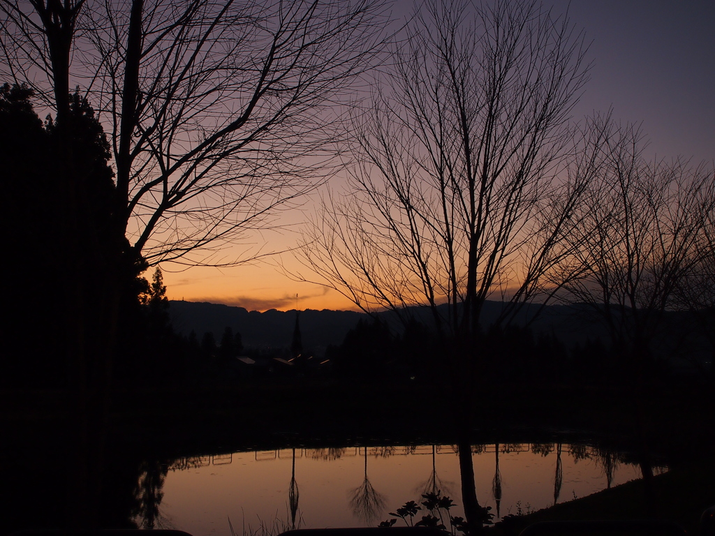 里山の夕暮れ