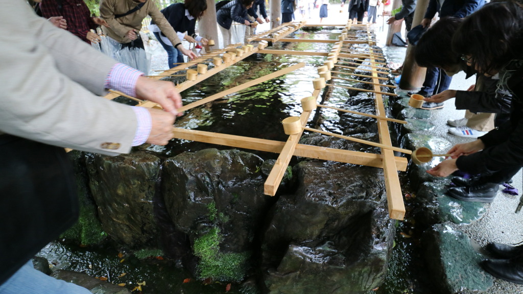 火除橋側手水舎なう