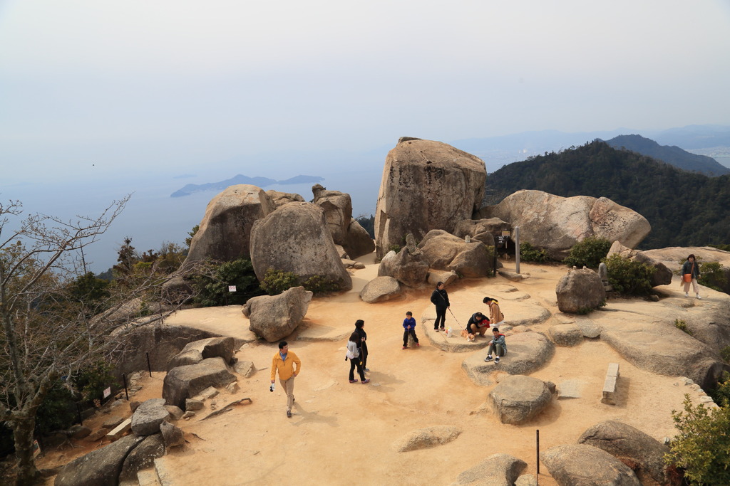 山頂巨石群なう