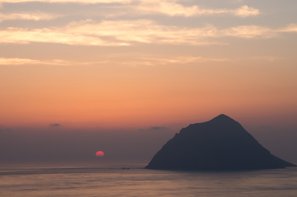 小島と夕陽