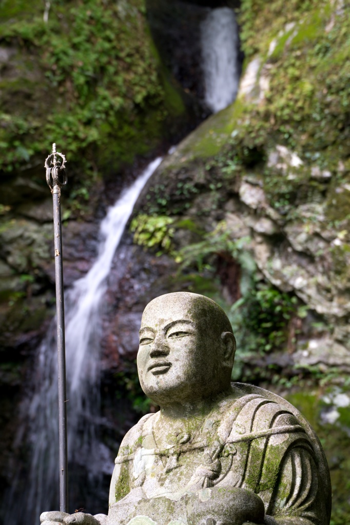 星の岩屋　裏見の滝