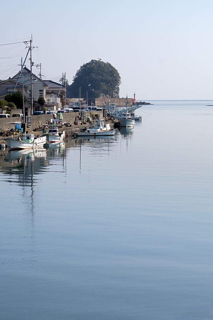 大晦日の日和佐港　鏡のような水面