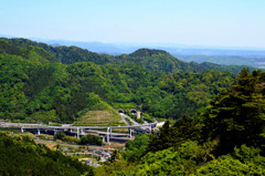 都市へ続く道