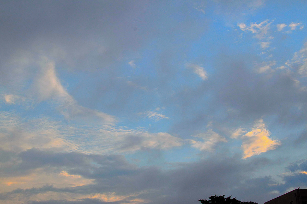 雨上がりの雲間
