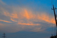 夕日と雲で作られた橙糸