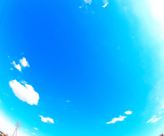 晴天に浮かぶ浮雲