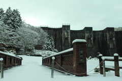 雪の豊稔池
