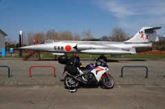 寿公園の戦闘機とバイク