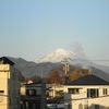 雪の富士山を望む