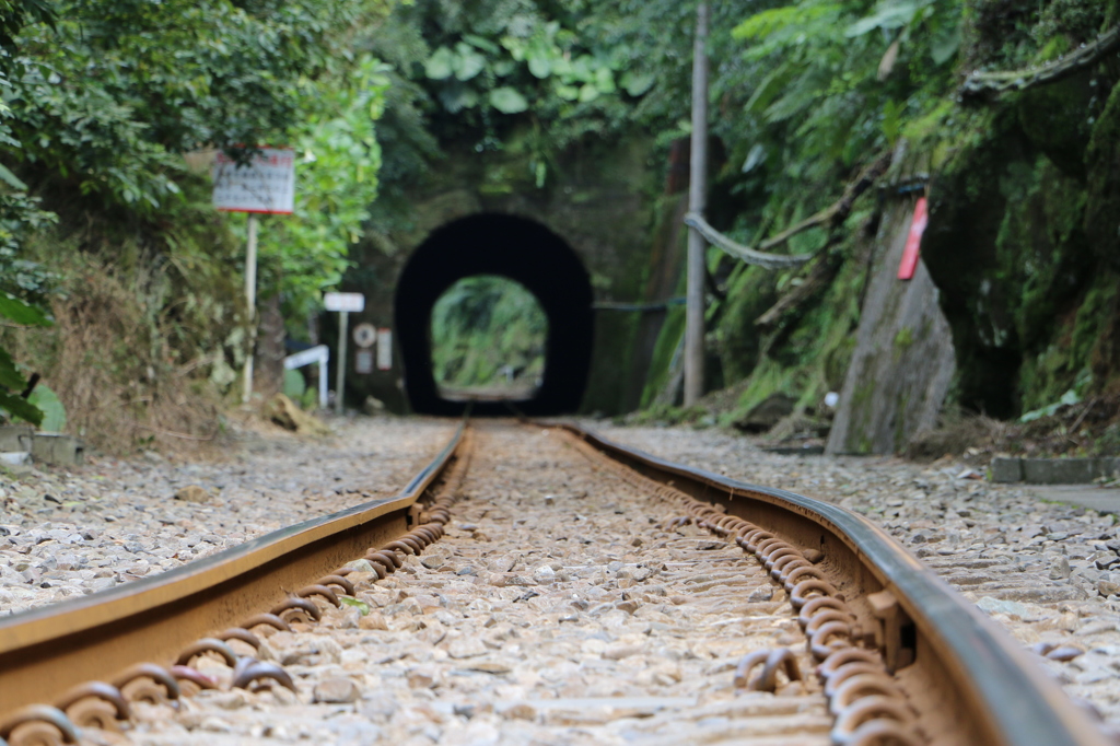 トンネル