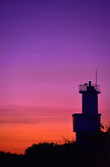 夕暮れの灯台