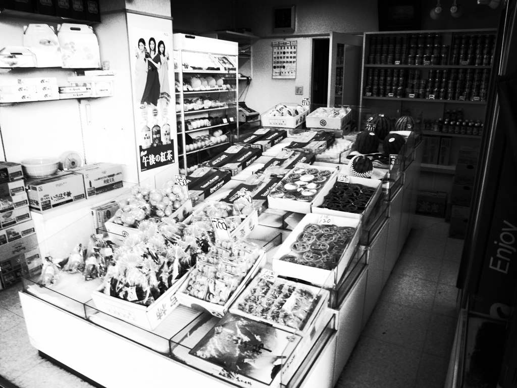 昔ながらの青果店。