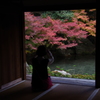お庭の女性