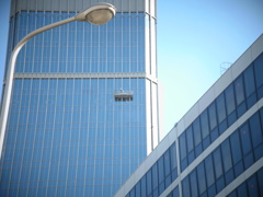 ビルの窓ふきさん。