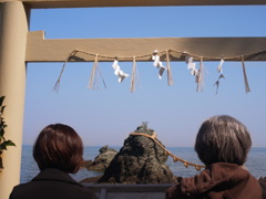 お祈りする二人