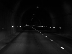 真っ暗なトンネル
