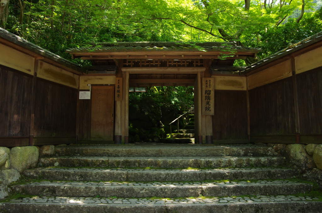 瑠璃光院　三門