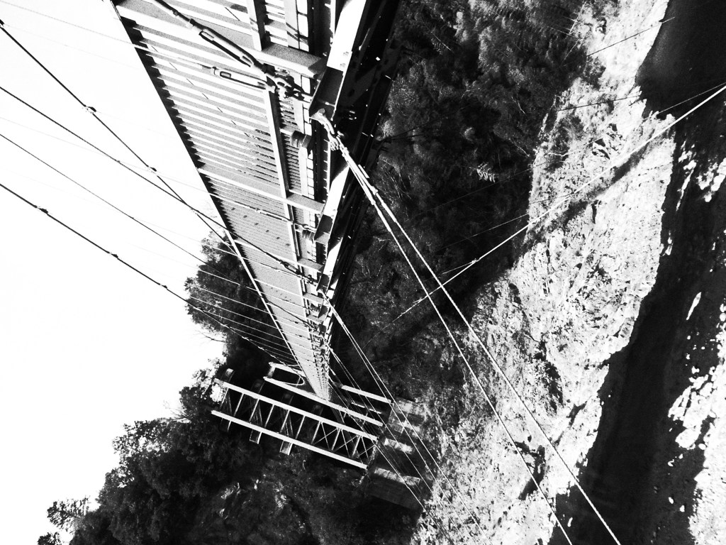 吊り橋　（モノクロ風）