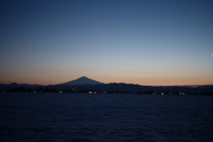夕焼けと鳥海山