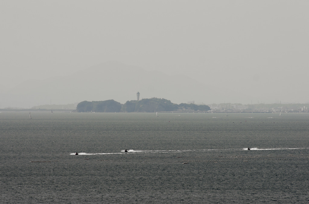 横須賀から江の島が・・