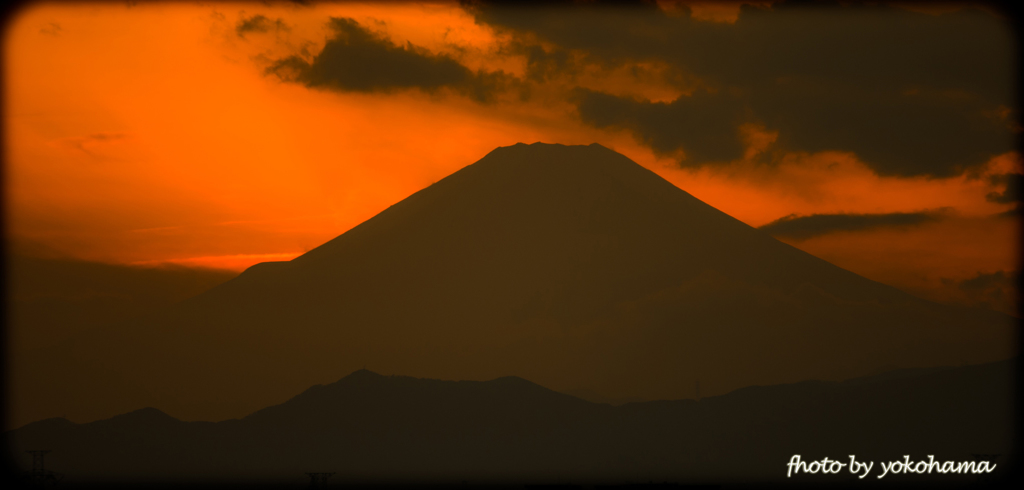 横浜より富士を望む