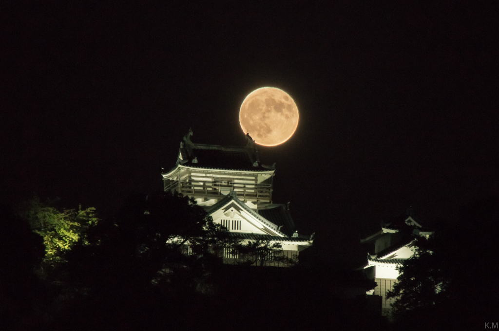 大野城とスーパームーンの遭遇