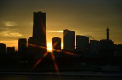 日の傾きとランドマークタワー