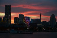 朱に染まる横浜の街