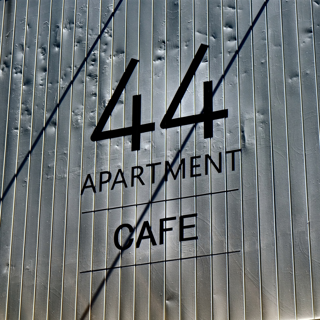 44 APARTMENT CAFE