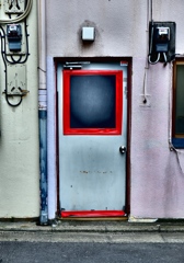 赤枠のドア