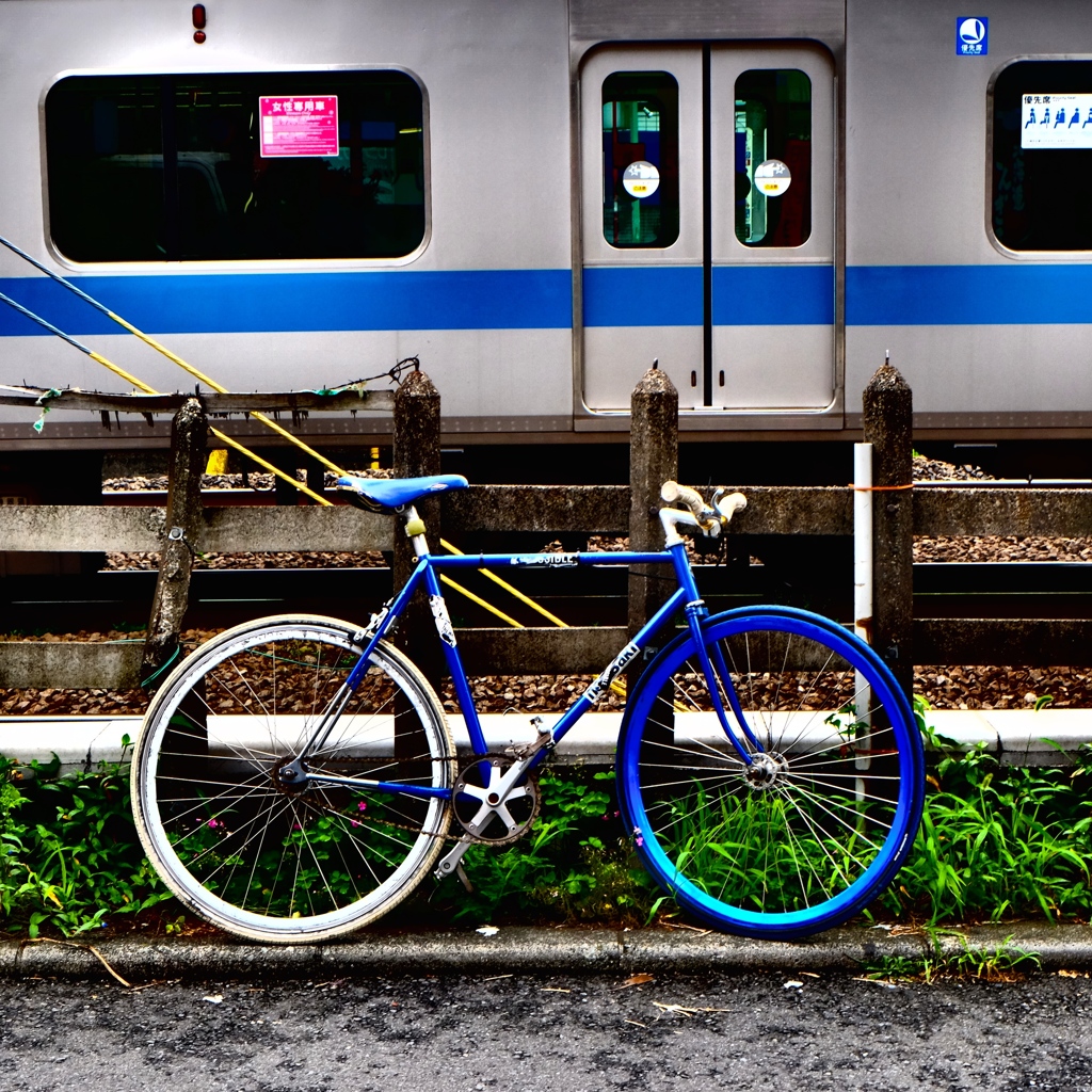 青い自転車