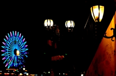 夜観覧車と外灯