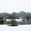 雪の六義園
