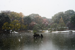 雪の六義園