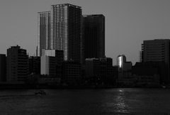 都会の陰影    三題      運河