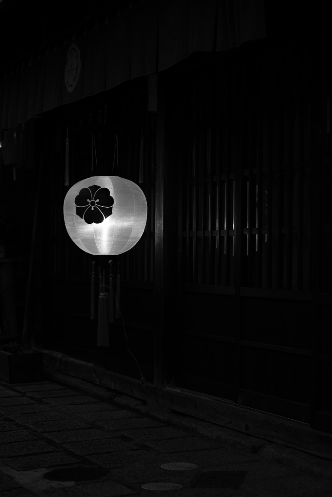 宵闇の提燈　三題　　　　家紋
