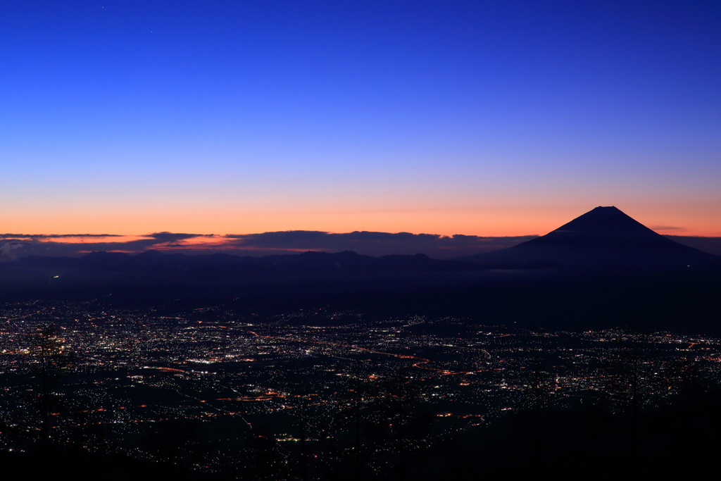消えてゆく夜の灯り・・