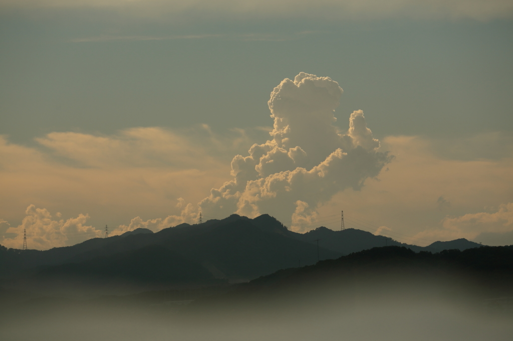 夏雲三題　　　　　　　　予感