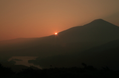 信州の旅路　　　　夜明けの蓼科山